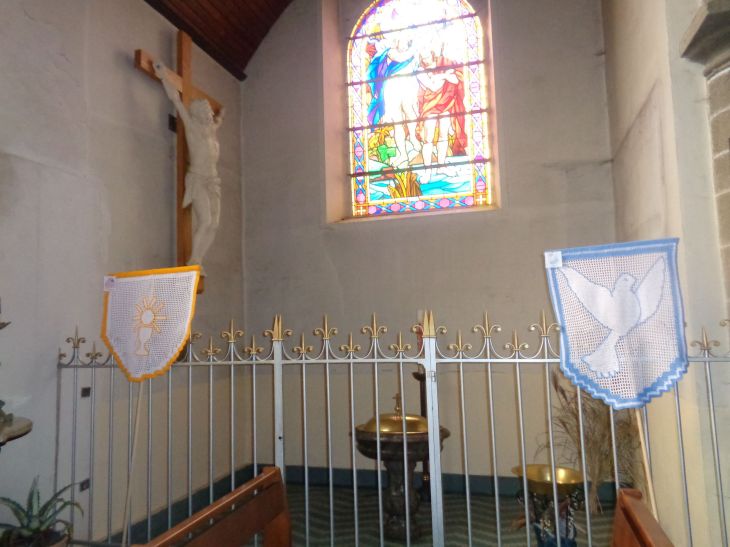 Guilliers ch Saint Pierre et Saint Paul chapel baptismal font feb24
