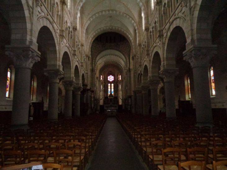 Janzé ch Sacre Coeur or St Martin nave to altar feb24