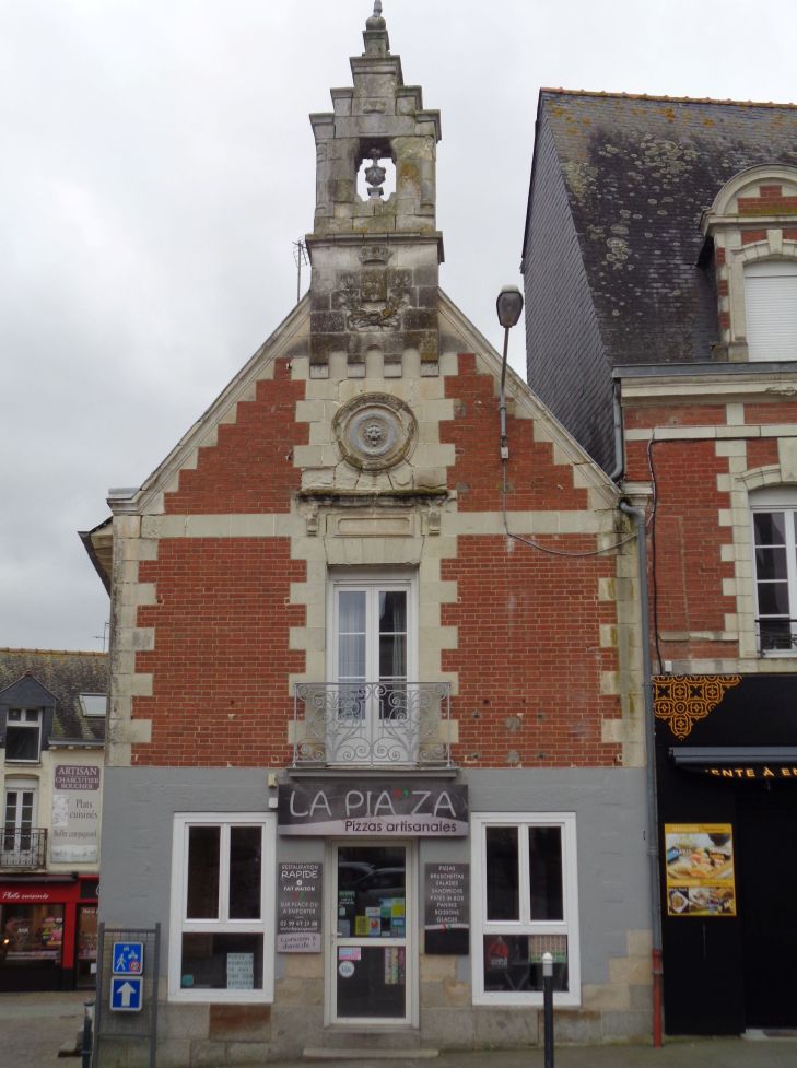 Janzé Place de l'Hôtel de Ville no 6 front of city hall feb24