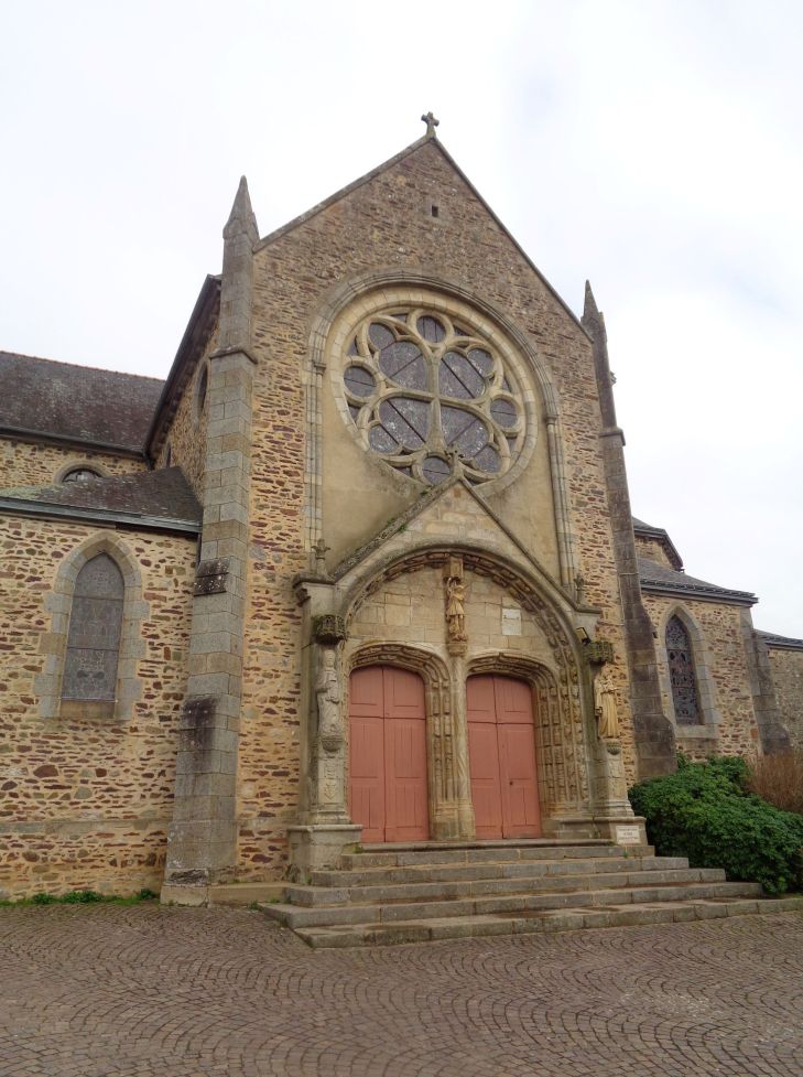 Mauron ch Saint Pierre et Saint Paul main entr tympan feb24