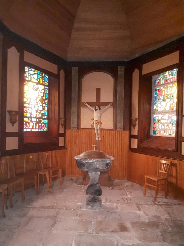 nostang ch Saint Pierre et Saint Paul baptismal font aug20