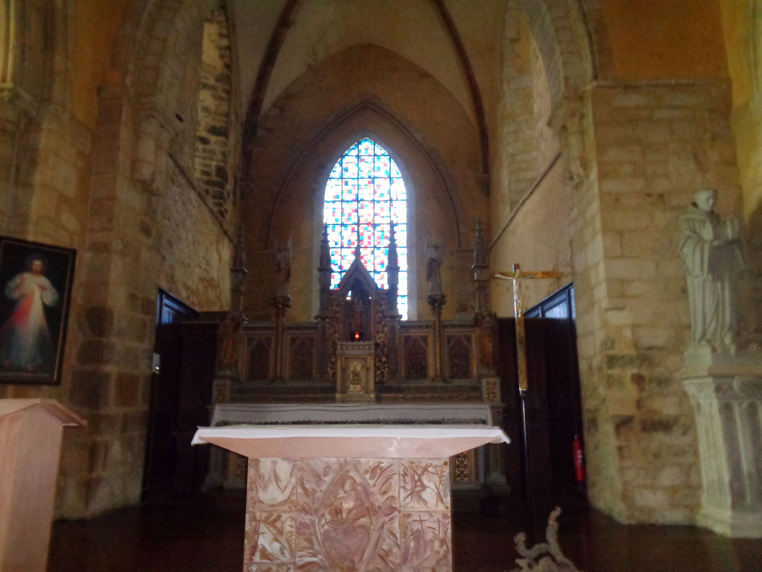Saint Meen le Grand Abbey Saint Meen altar feb24