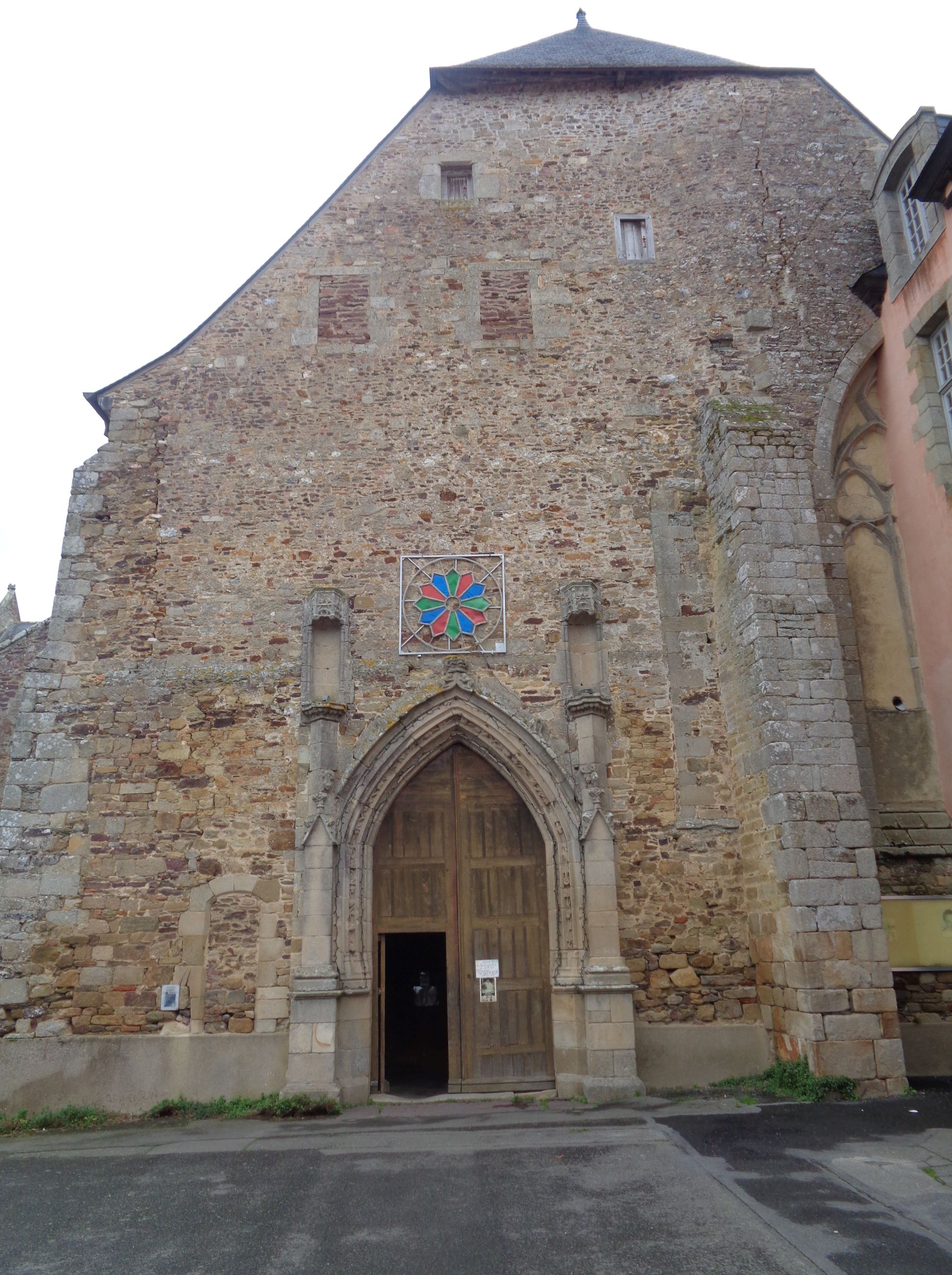 Saint Meen le Grand Abbey Saint Meen front closeup feb24