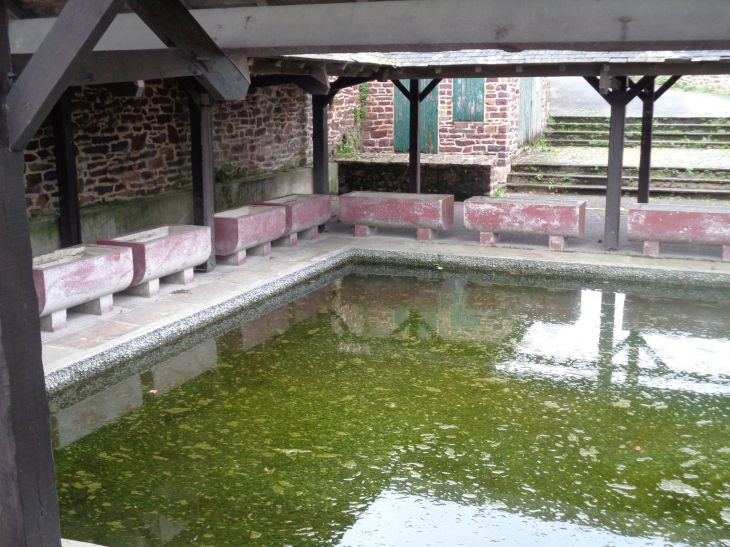 Saint Meen le Grand lavoir inside feb24