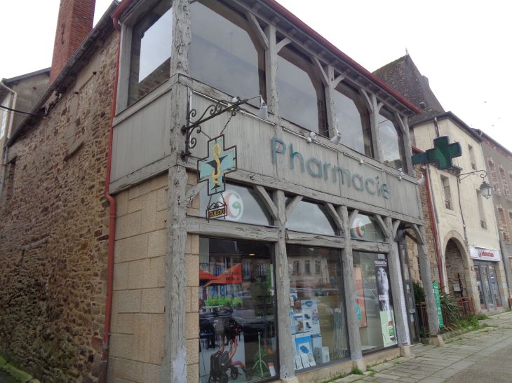 Saint Meen le Grand old pharmacy house main sq feb24