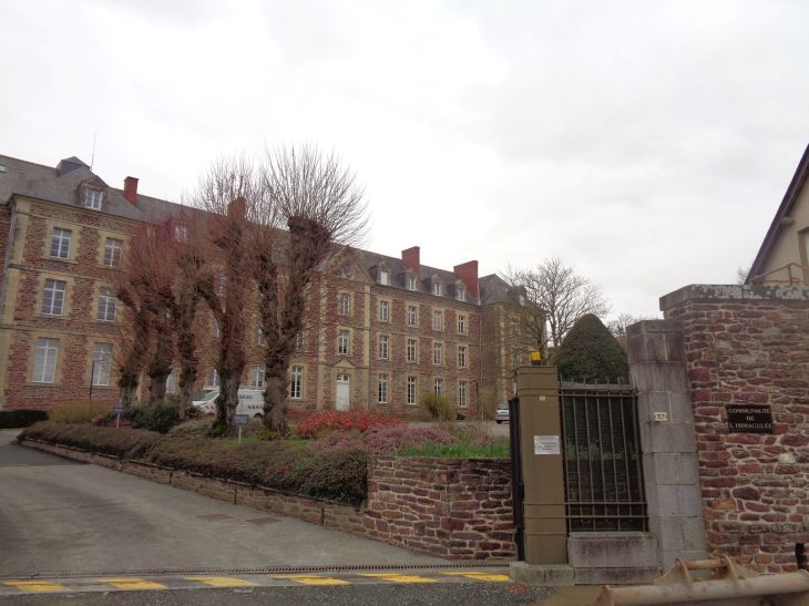 Saint Meen le Grand Sisters Congregation Immaculate Conception front 57 rue louison bobet feb24