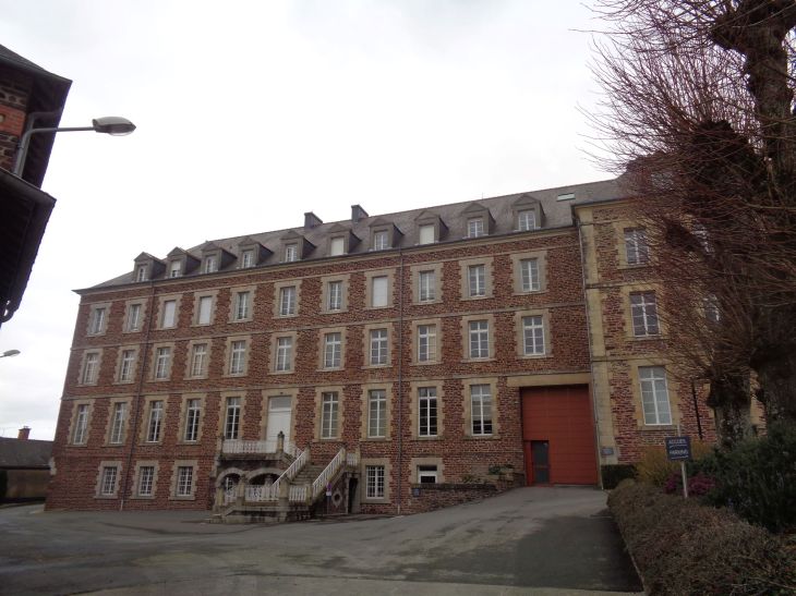 Saint Meen le Grand Sisters Congregation Immaculate Conception front entr 57 rue louison bobet feb24