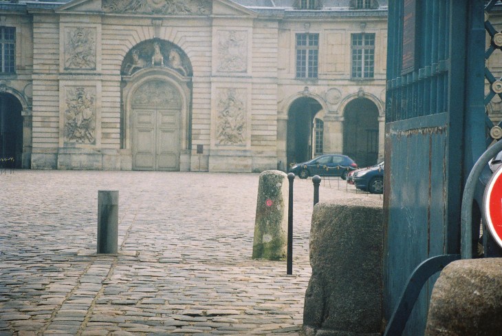 Versailles grande ecurie main entrance mars07