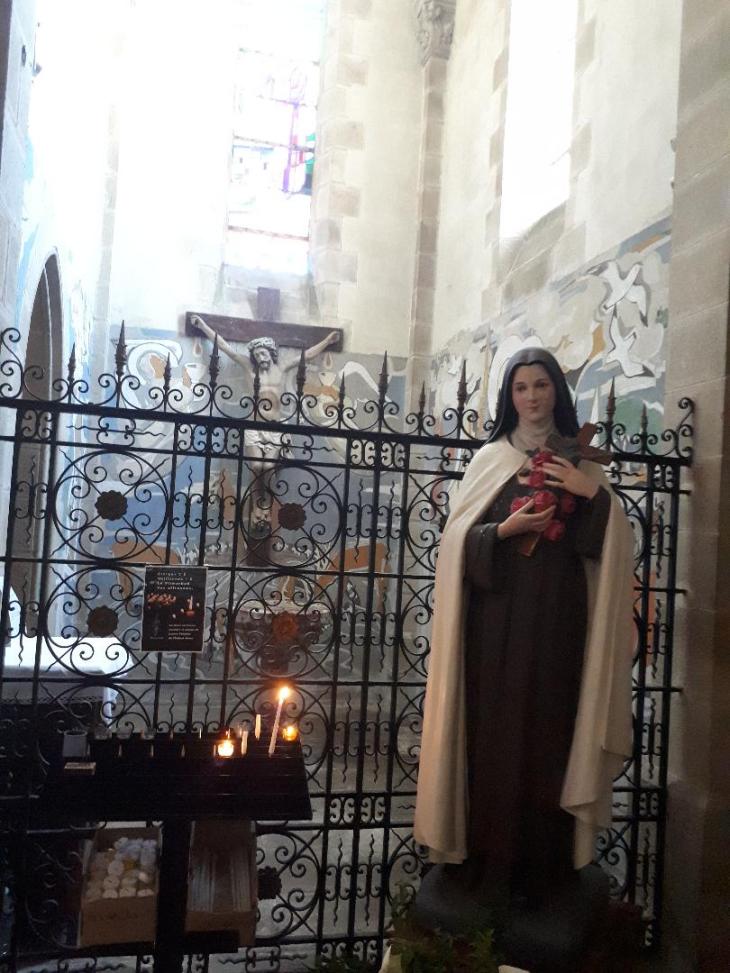 arradon ch st Pierre chapel st Therese et Baptismal font jun21