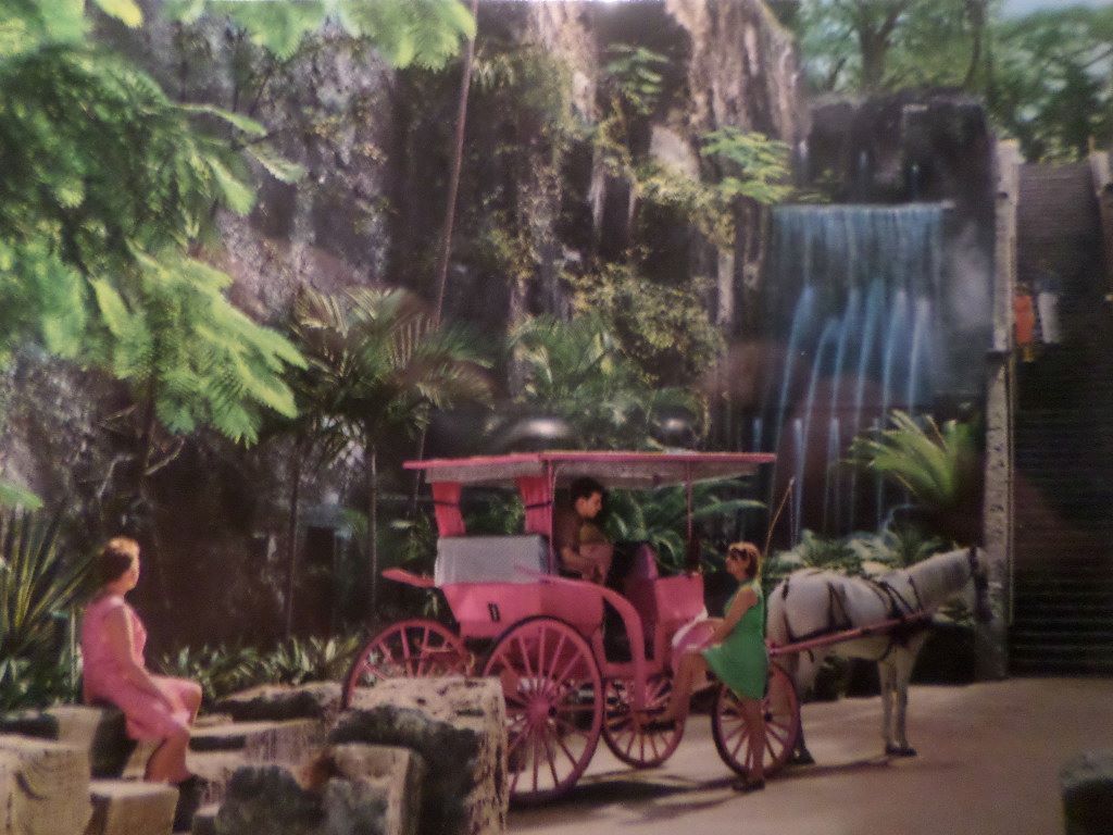 bahamas-nassau-queens-staircases