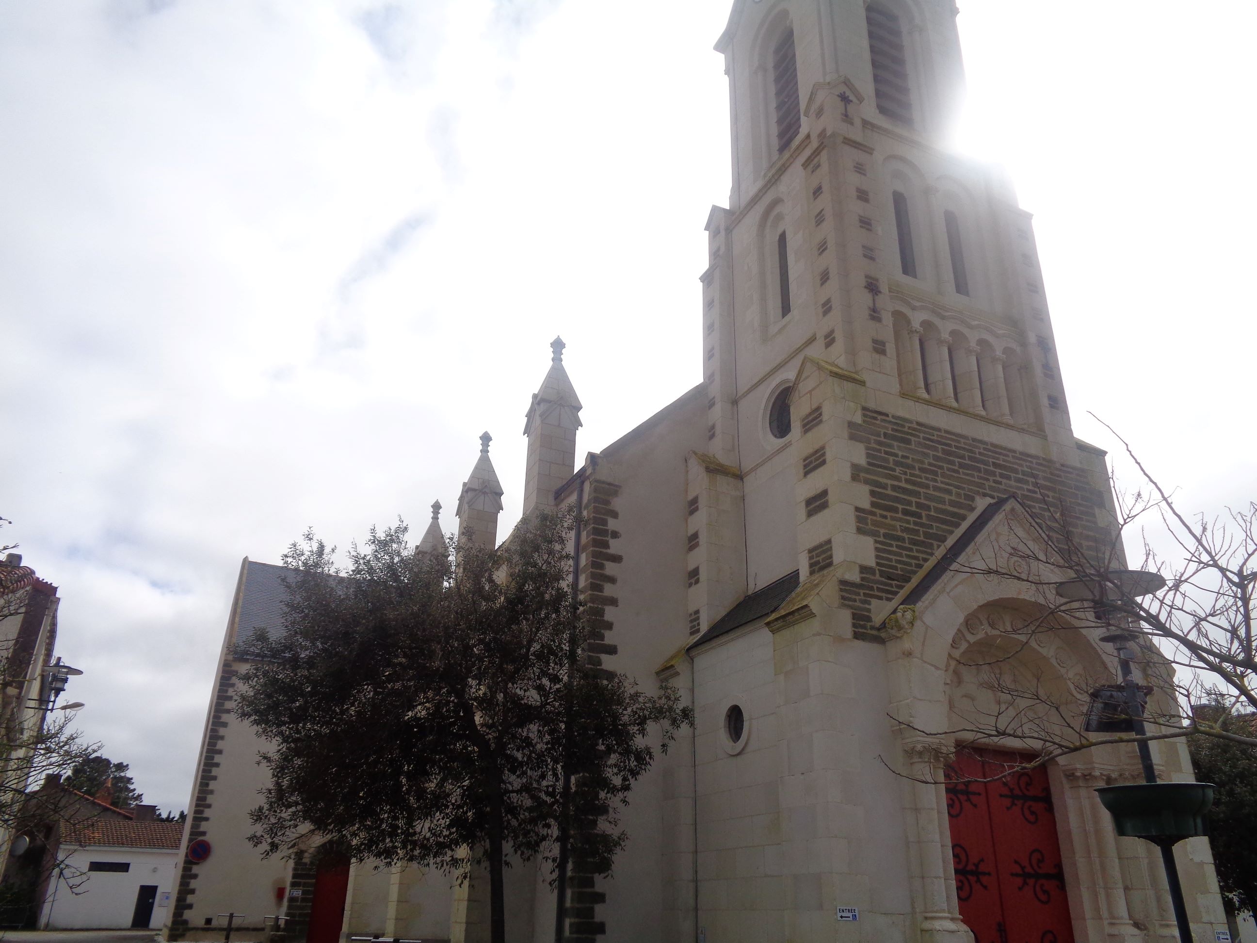 La Bernerie en Retz Ch Notre Dame de Bon Secours side left front mar24