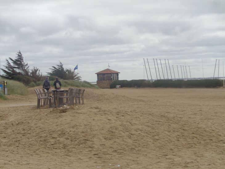 La Bernerie en Retz Grande plage left lifeguard mar24