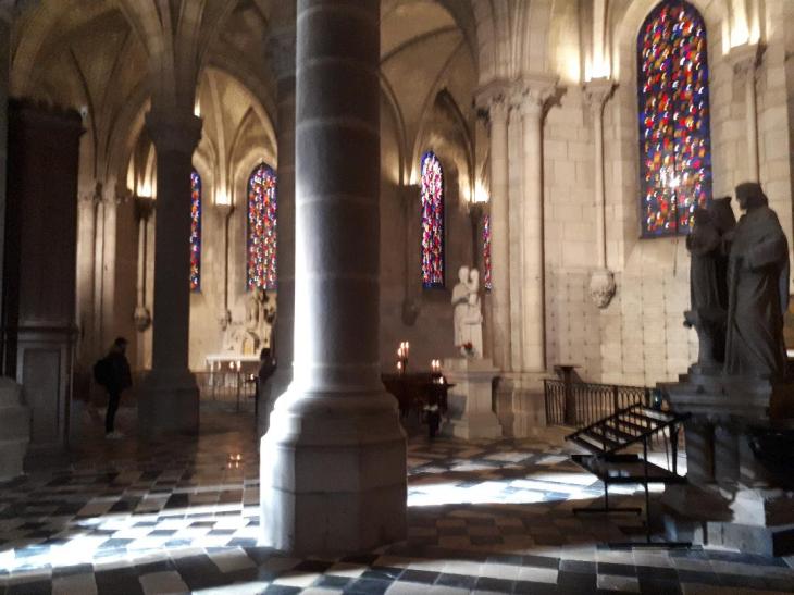 Nantes Basilica Saint Nicolas nave columns mar24