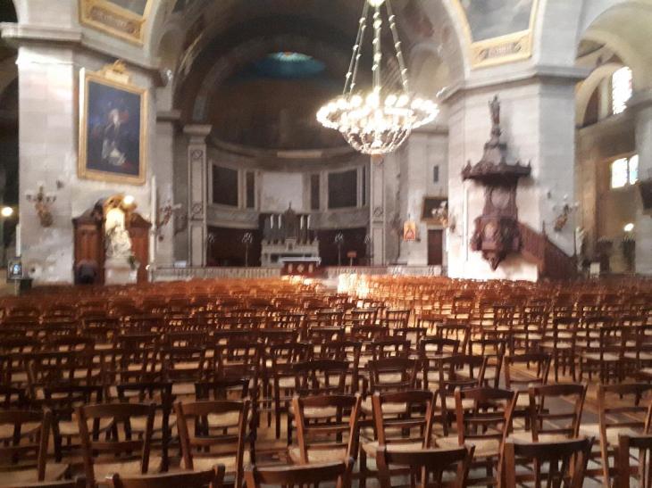 Nantes ch Notre Dame de Bon Port nave to altar mar24