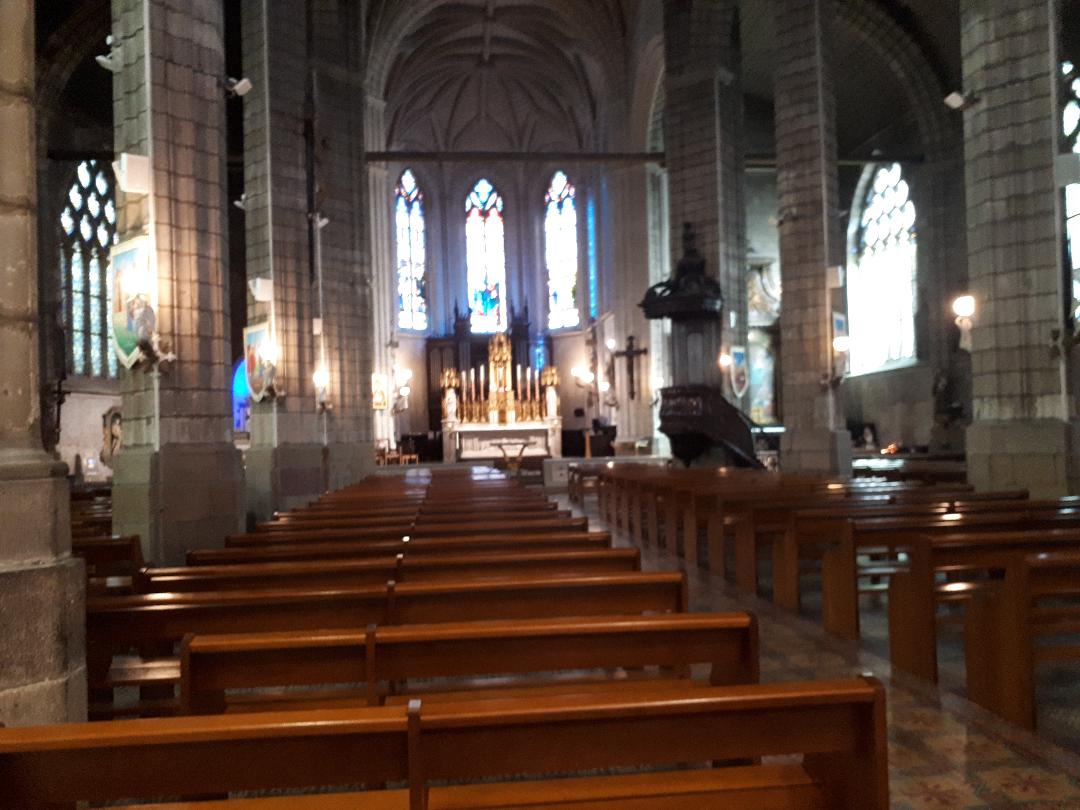 Nantes ch Sainte Croix nave to altar mar24