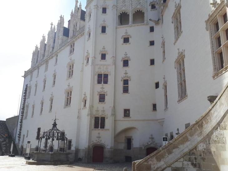 Nantes chateau ducs de bretagne grand gouverment near mar24