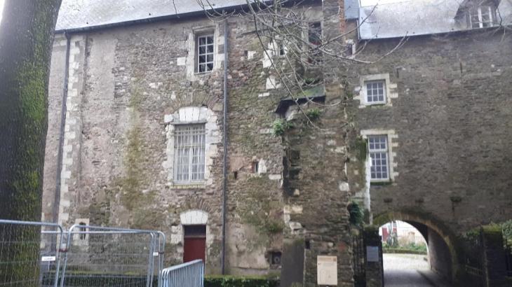 Nantes jardin de la psalette entr behind Cathedral Saint Pierre mar24