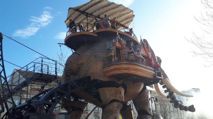 Nantes Les Machines de l'Île elephant walking side mar24