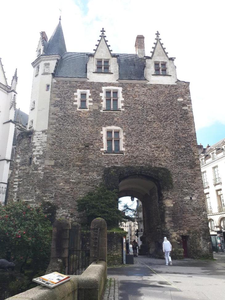 Nantes porte Saint Pierre front mar24