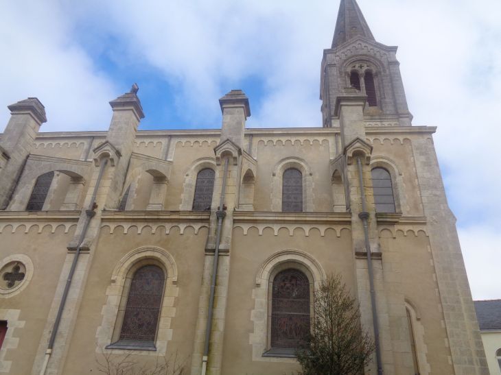 Pornic ch Saint Gilles side left mar24