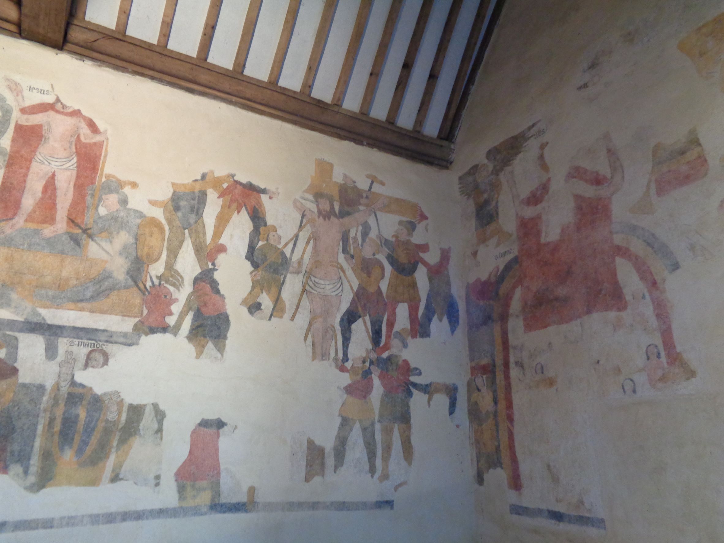 Treffléan chapelle Notre-Dame-de-Bon-Secours frescoes back Cran aug22