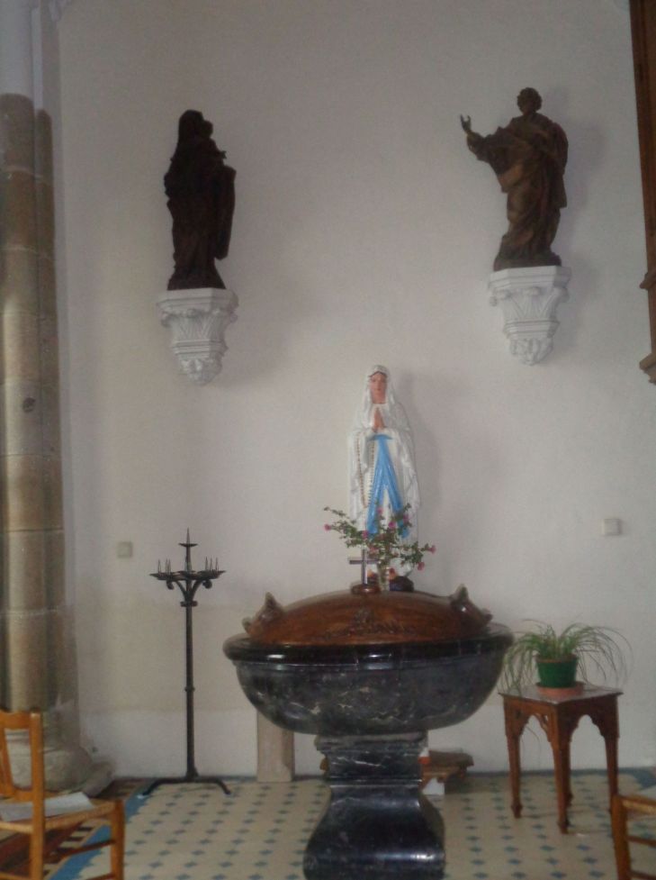 Villeneuve en Retz ch Notre Dame de Bon Port chapel baptismal font et virgin mar24