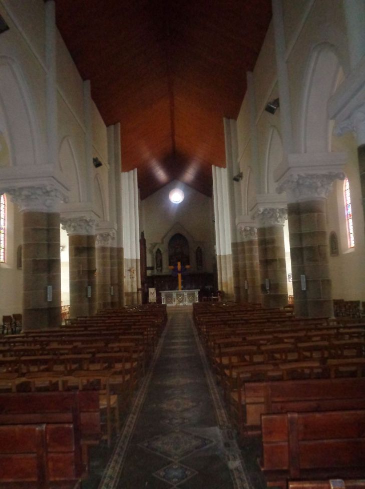 Villeneuve en Retz ch Notre Dame de Bon Port nave to altar mar24