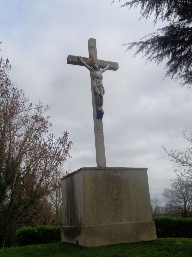 Villeneuve en Retz ch Saint Cyr et Saint Julitte calvary outside back mar24