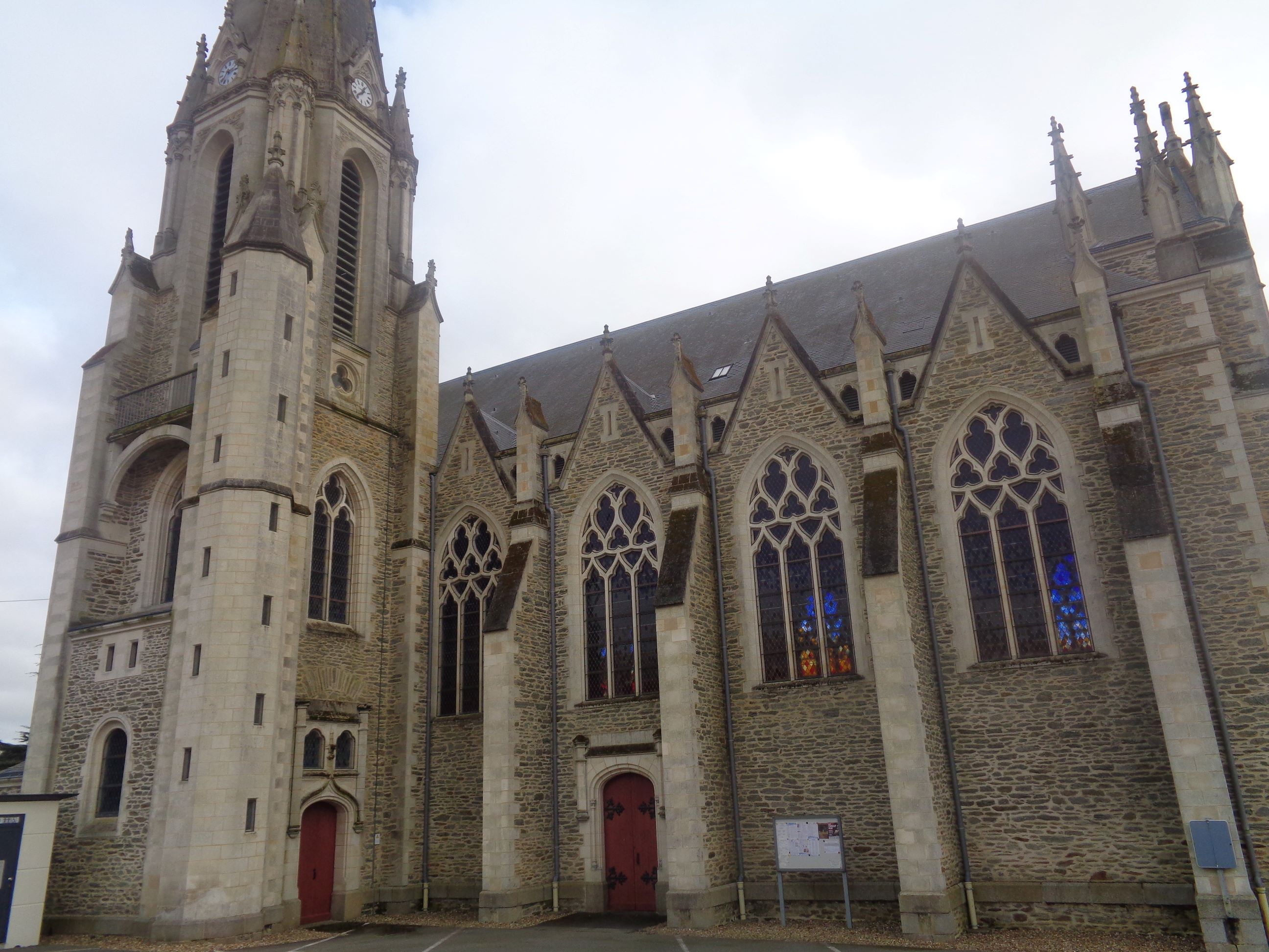 Villeneuve en Retz ch Saint Cyr et Saint Julitte side front mar24