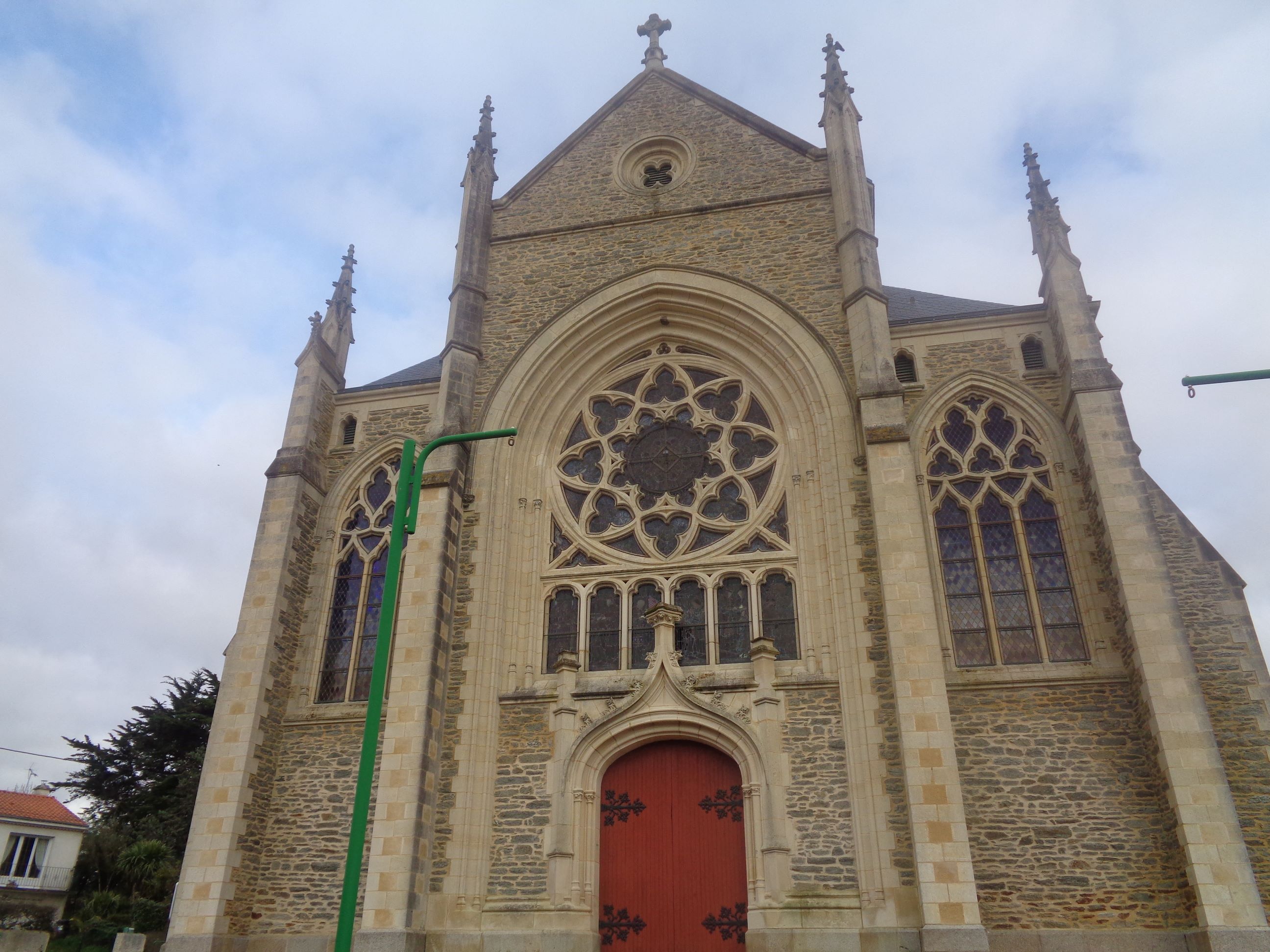 Villeneuve en Retz ch Saint Cyr et Saint Julitte side rosary window mar24