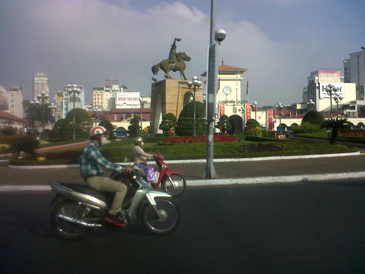hcmc monument General Tran Nguyen Han by thanh market feb14