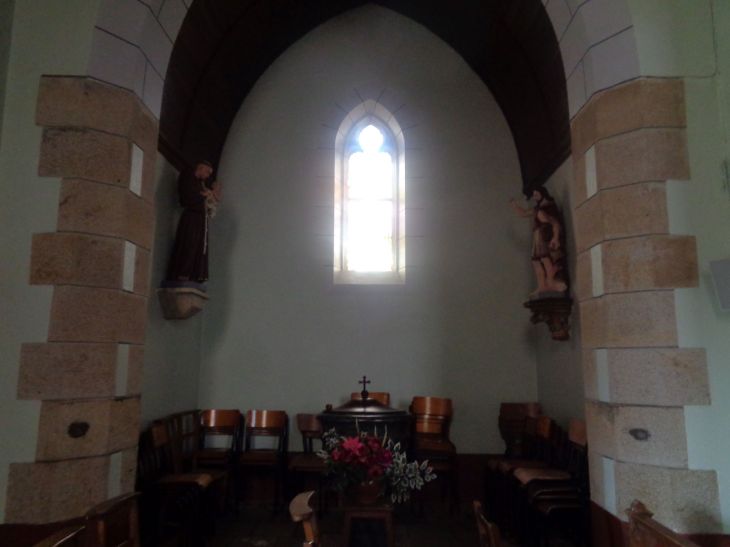 Le Roc Saint Andre ch St Andre baptismal font apr24