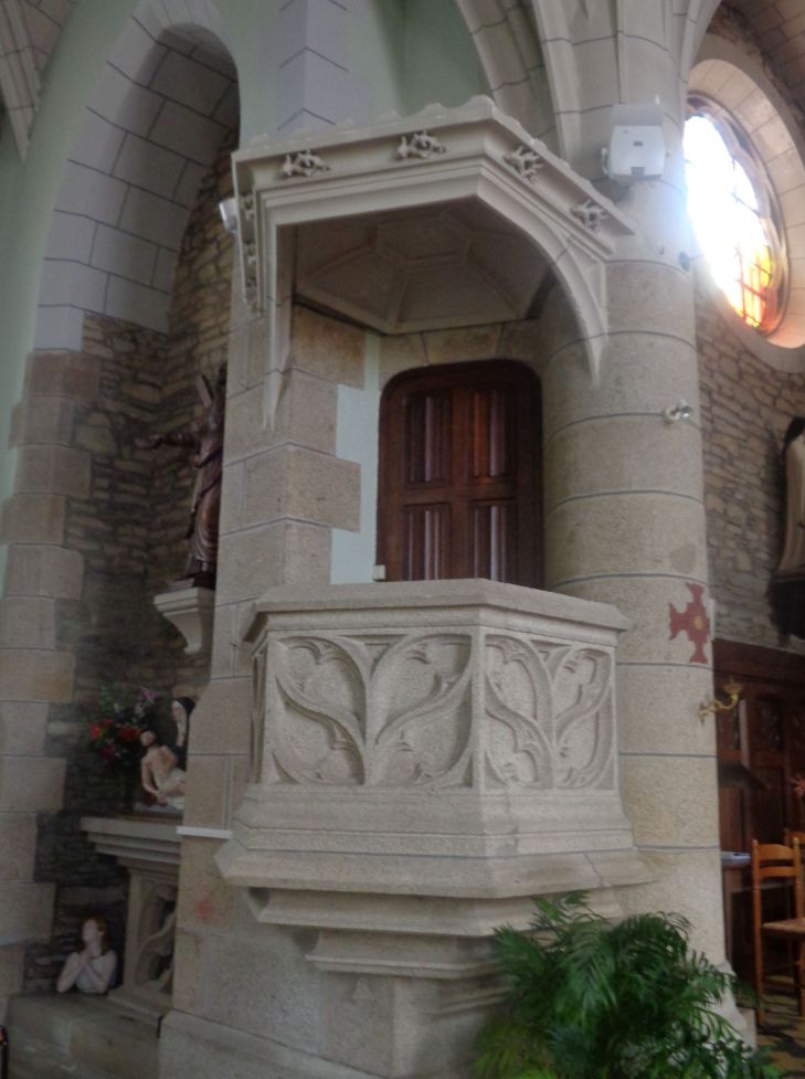 Le Roc Saint Andre ch St Andre pulpit apr24