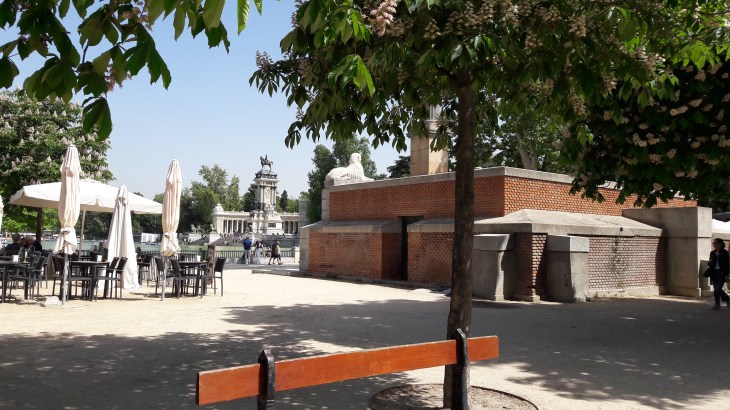 mad-retiro-park-fuente-de-el-esfinges-apr17