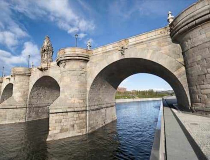 Madrid puente de toledo side aug16
