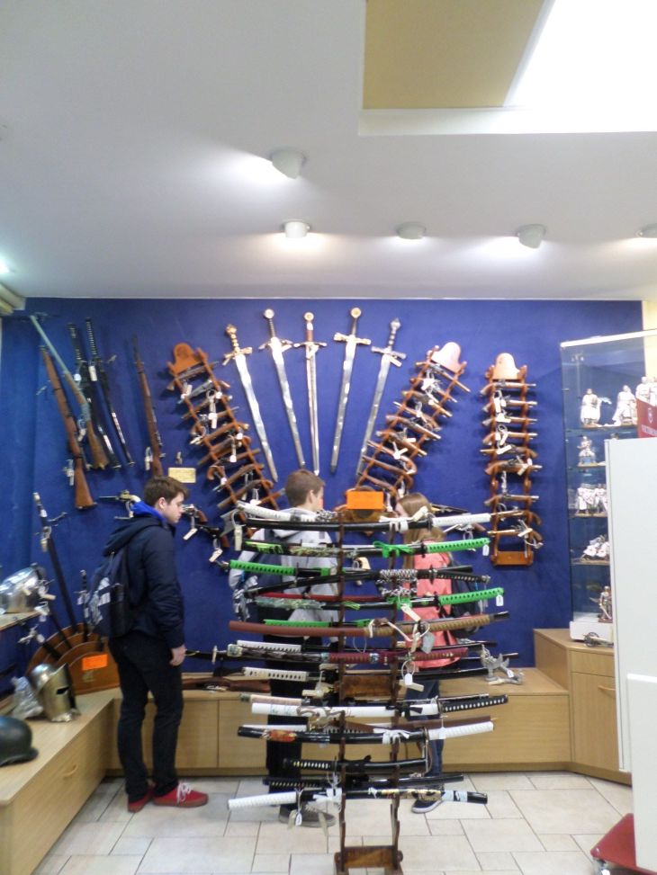 Mont Saint Michel mus archeoscope shop swords mar15