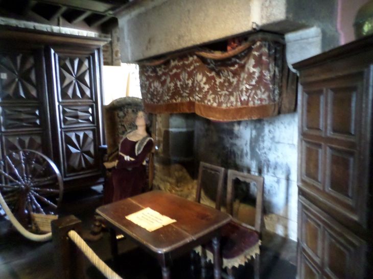 Mont Saint Michel mus logis tiphane du gueslin writing table mar15