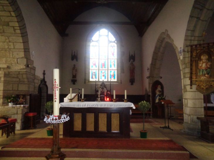 Neant sur Yvel ch St Pierre altar apr24