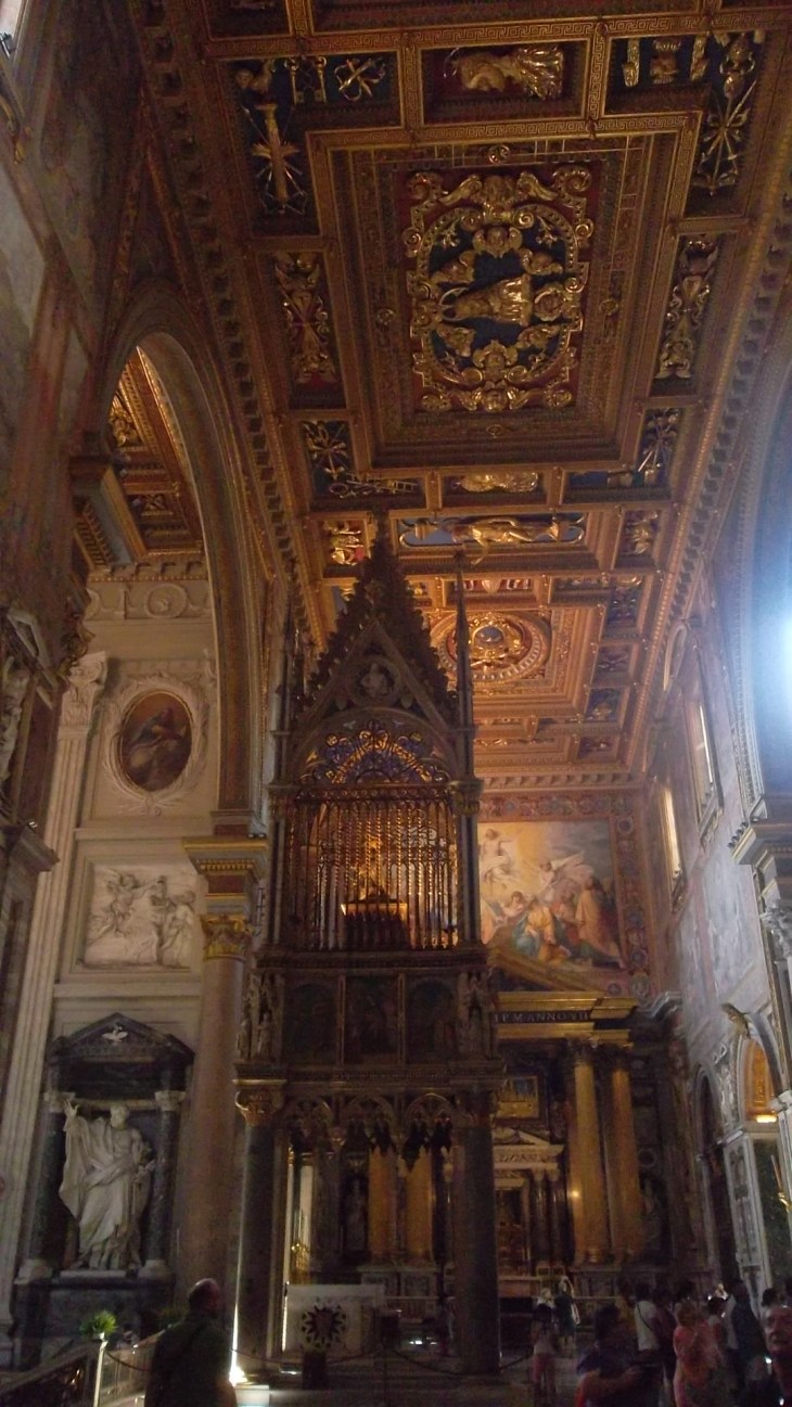 rome basilica san giovanni in Laterano main altar side aug13