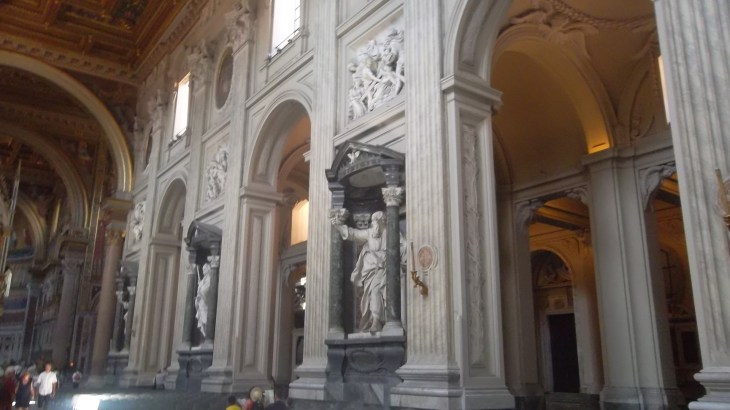 rome basilica san giovanni in Laterano side right nave statues aug13