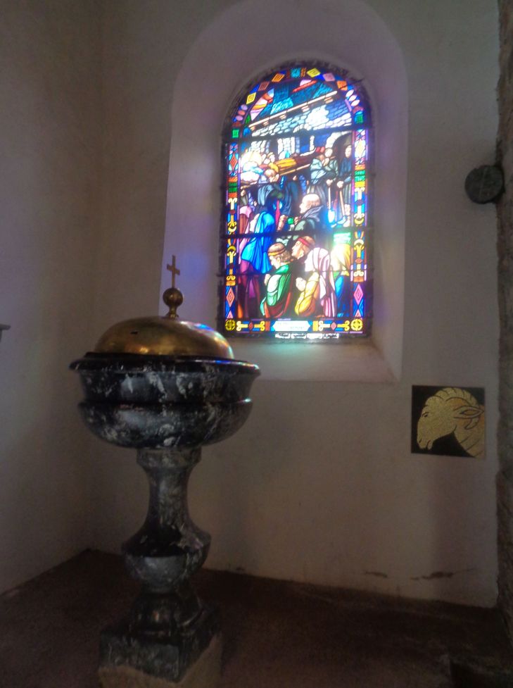 Trehorenteuc ch Sainte Onenne chapel baptismal font apr24