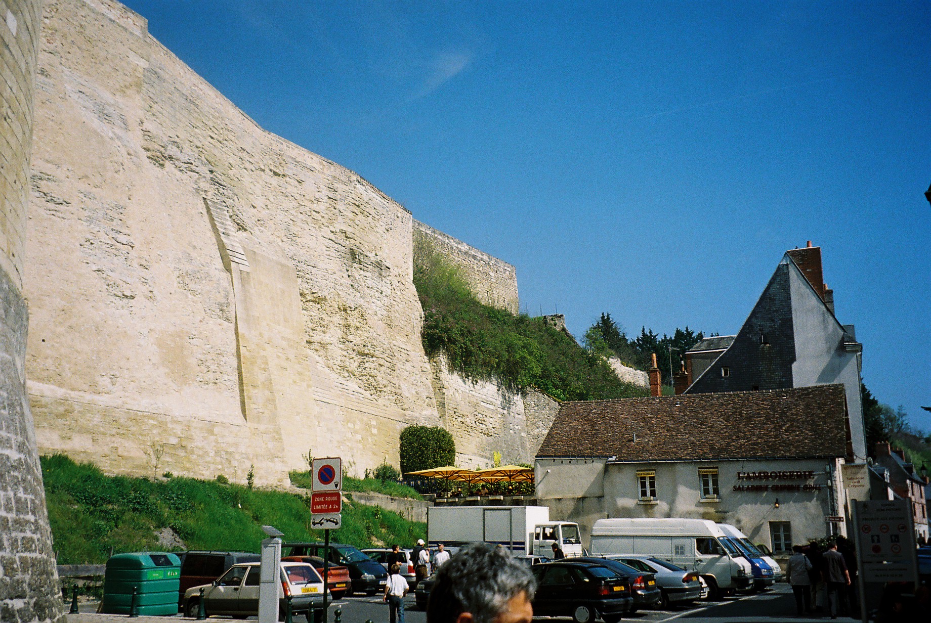 amboise-ramparts-walls-of-chateau