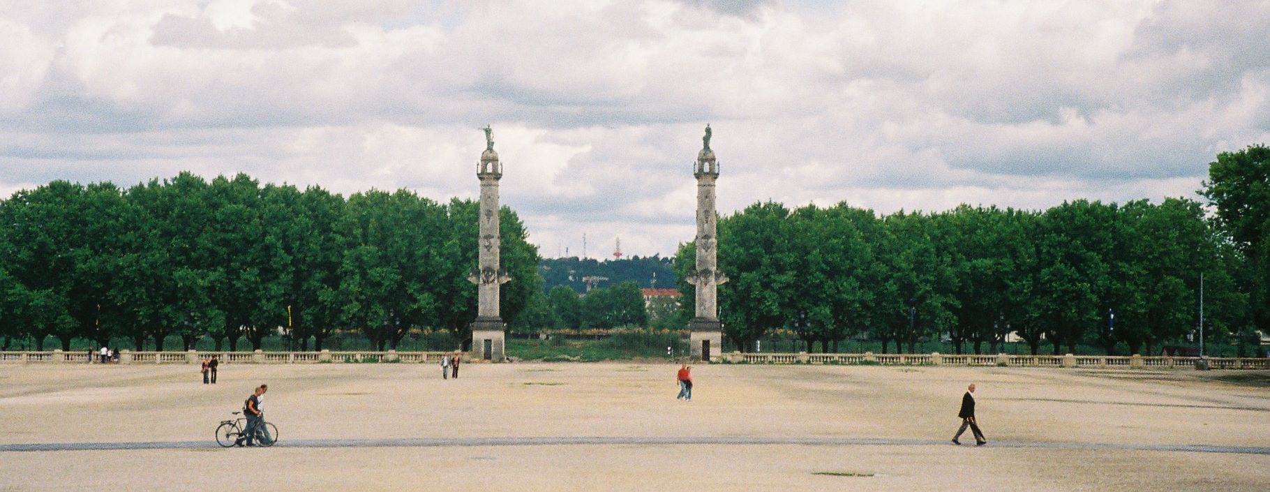 bordeaux place des quinconces statues montaigne et montesquieu aug08