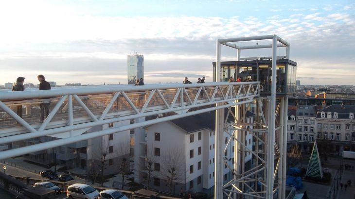 Brussels place poelaert stairs to city dec12