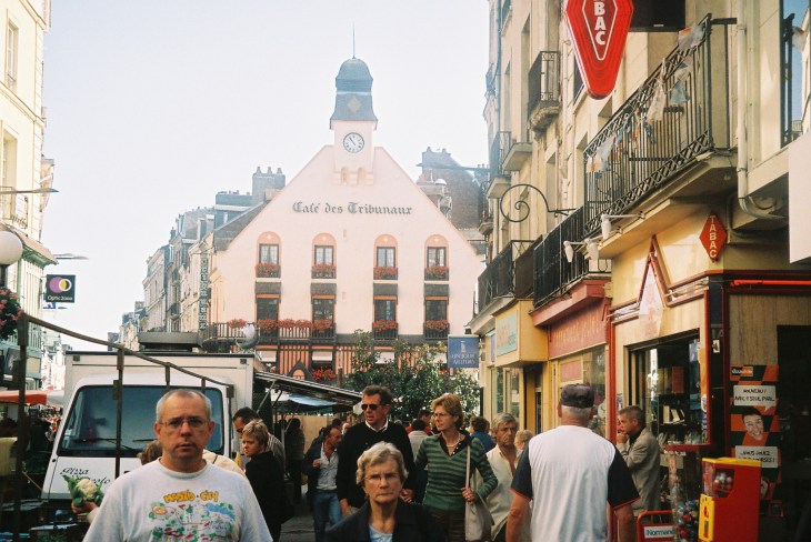 dieppe-pedro-at-marche-day-pl-de-puits-sale-sep07