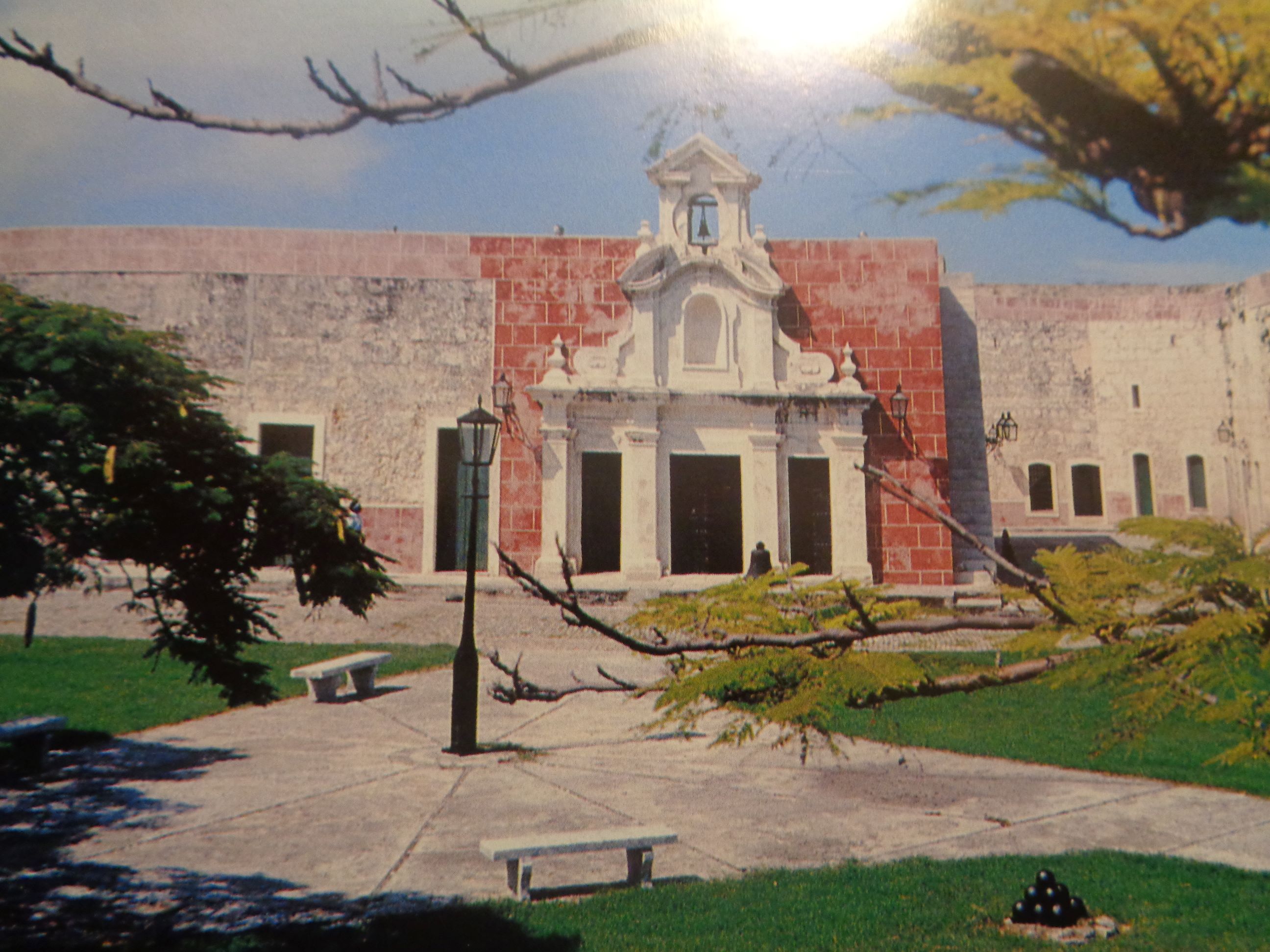 Havana Fortaleza de San Carlos de la Cabaña plaza de armas c1998