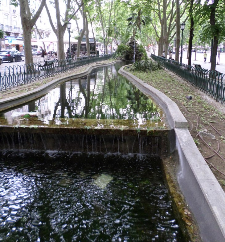 lisbon-ave-libertade-and-traversa-gloria-fountain-my14