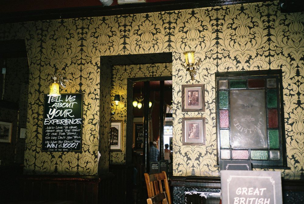 london-courtfield-pub-inside-earls-court jul10