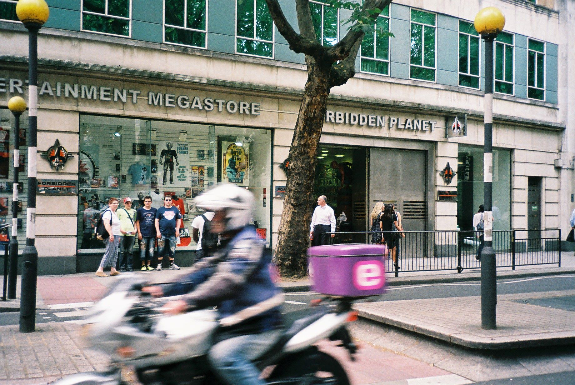 london forbidden planet store MF et boys jul10