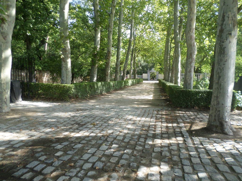 madrid-el-capricho-park-inside aug19